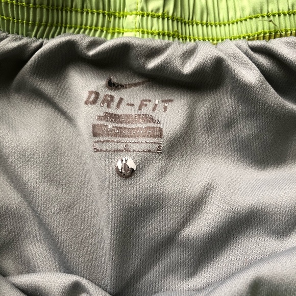 Geometric Nike running shorts - Picture 3 of 4